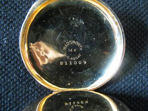 Золотые женские часы на цепочке.