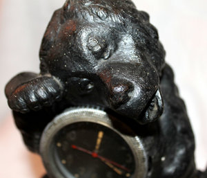 Часы чугунные, медведь.