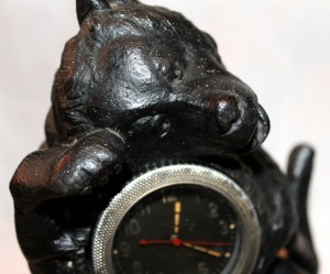 Часы чугунные, медведь.