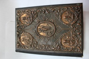 продам книгу Чеканка на обложке