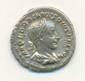 Денарий Гордиана III. Uncirculated.