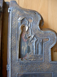Старая книга была на зомочке