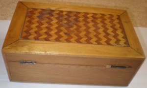 ШКАТУЛКА инкрустированная разными породами дерева