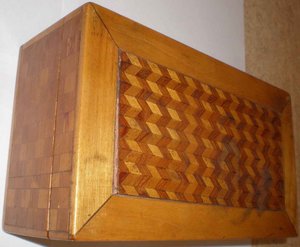 ШКАТУЛКА инкрустированная разными породами дерева