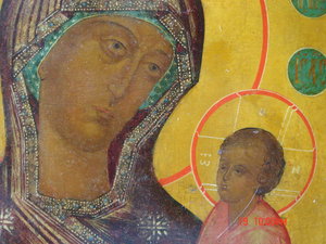 Икона Богородицы Тихвинская. Оклад серебро. Аналой.