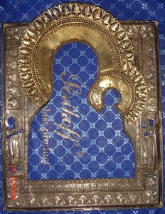 Икона Богородицы Тихвинская. Оклад серебро. Аналой.