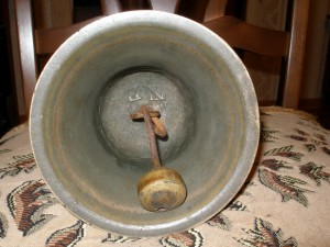 Отличный колокольчик 1835 г с отличным звоном