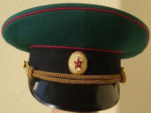 Офицерская фуражка пограничника старого образца