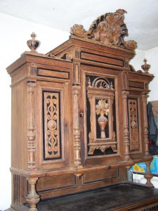 Резной буфет