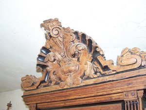 Резной буфет