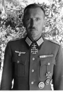 Продам дешево редкий знак горного проводника (эдельвейс)...