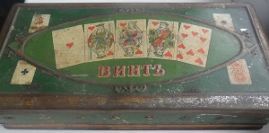 Жестяная конфетная коробка с игральными картами ВИНТЪ