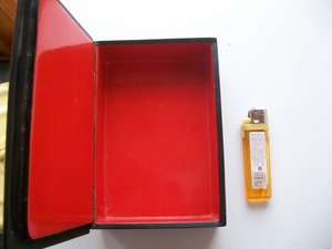 Очень красивая, расписная, подписная шкатулка.
