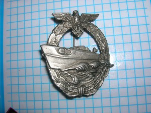 Нагрудный знак экипажа торпедного катера.