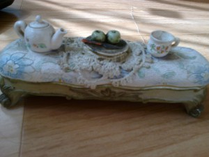 столик для кукол фарфор