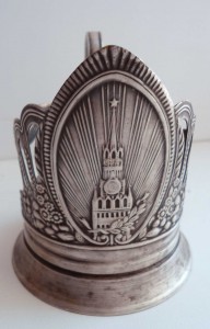 красивый подстаканник с кремлем