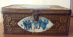ЖЕСТЯННАЯ КОРОБОЧКА С РИСУНКАМИ ВОЙНЫ 1812г
