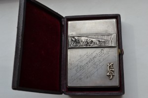 ЖЕСТЯННАЯ КОРОБОЧКА С РИСУНКАМИ ВОЙНЫ 1812г
