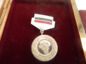 Кузнецов "Медведь и грибники" высота 33см