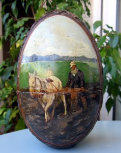 Пасхальное яйцо ХВ 19 век дерево,роспись "Толстой на пашне"