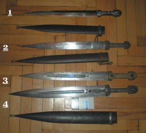 4 кинжала