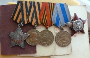 Боевой ПОЧТАЛЬОН не только читает газеты и журналы.