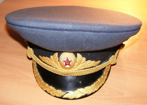 Фуражка и погоны.