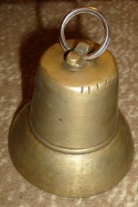 Маленький колокольчик с изъянами