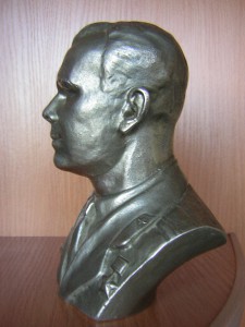 Бюст (cилумин )_______Юрий Гагарин
