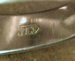 Золотой женский перстень с камнем проба 583