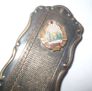 футляр для расчески бронза, украшен знаком из т.м.