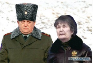 Просто пипец! Ряженая женщина -генерал на трибуне  у Кремля!