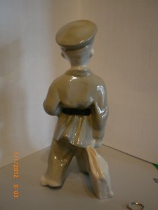 ЛФЗ ___ Школьник с портфелем и в фуражке. Серый.