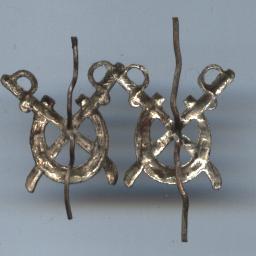 2 пары петличных эмблем, кавалерия и топоры с молниями