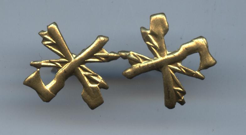 2 пары петличных эмблем, кавалерия и топоры с молниями