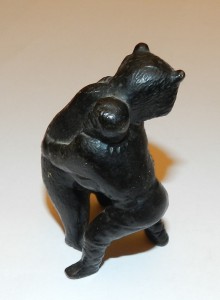 Мужик борется с медведем