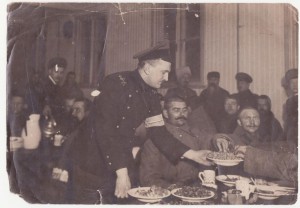 Фото.Угощение нижних чинов.