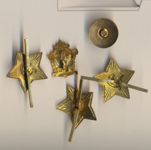 три звёздочки и петличка(?)