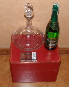 Графин в коробке "Cartier"