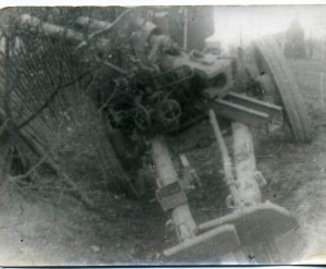 Германское орудие уничтоженное в Польше 1944г. 2 фото.
