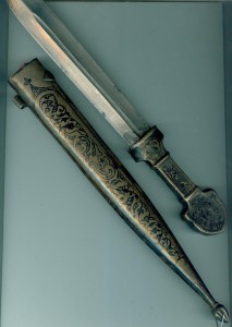 Кинжал.