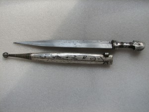 Кинжал полностью в серебре