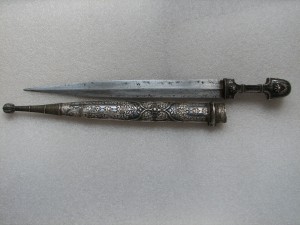 Кинжал полностью в серебре