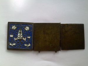 Трехстворчатый складень,с эмалями,красив и в прилич сохране.
