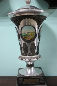 Кубок спортивный 1950-х годов.Большой и красивый.