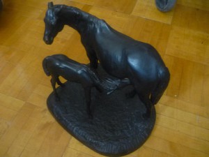 Лошадь с жеребенком. касли 1955 год. большая.