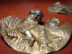 Серебряный оклад . вероятно от Евангелие