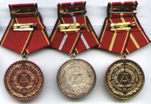 ГДР - комплект медалей За отличные заслуги  в Нац. Армии