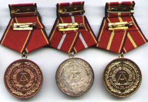ГДР - комплект медалей За отличные заслуги  в Нац. Армии