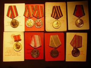 Группа медалей военнослужащего на доках 13шт. На одного!